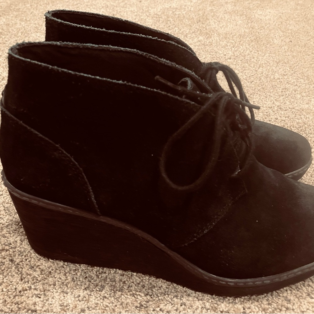 Clarks Original Black‎ Suede Lace-Up Hazen Charm Wedge Boot Size 8.5